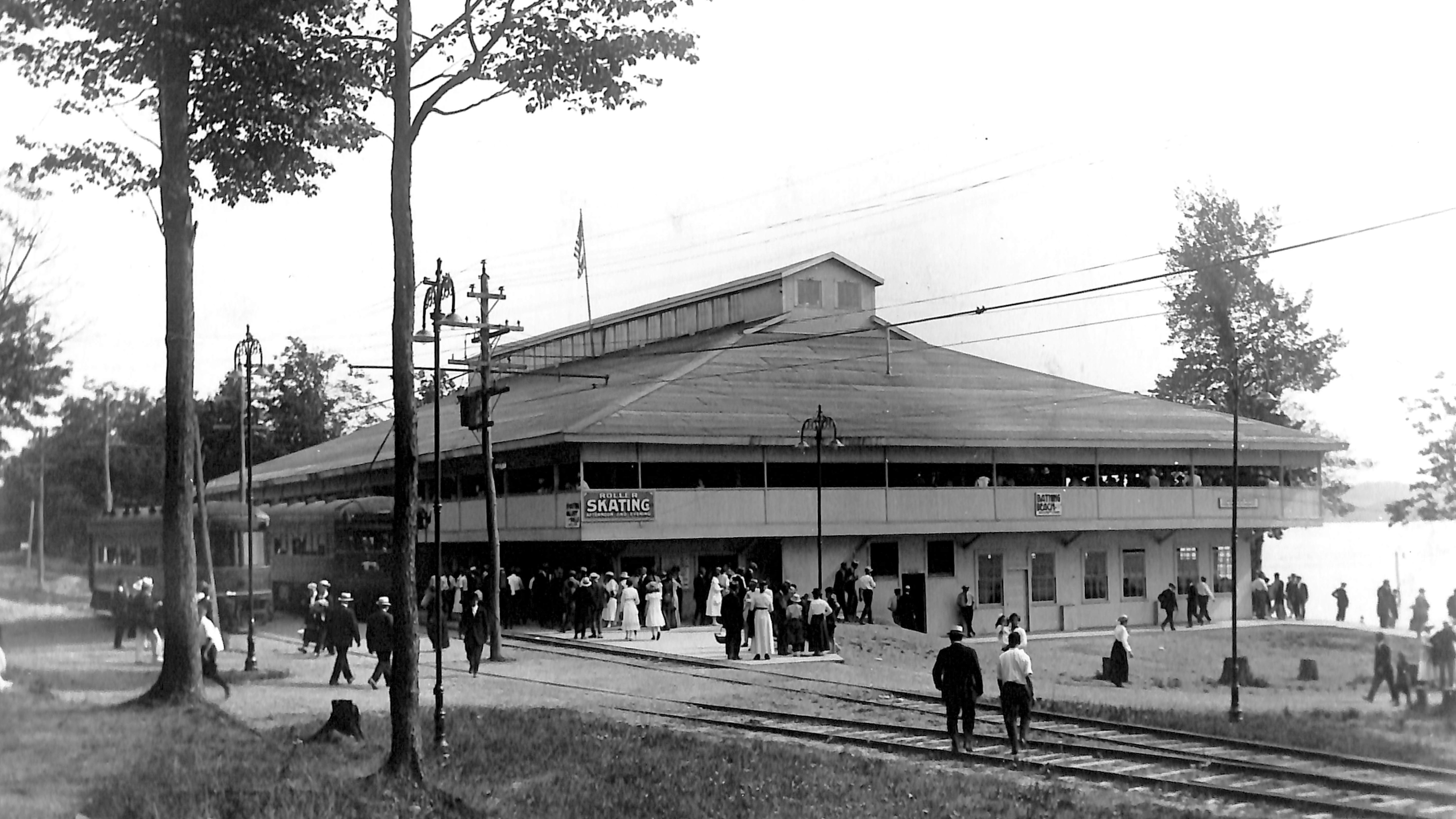 Midway Park Skating Rink. Credit: Fenton History Center.